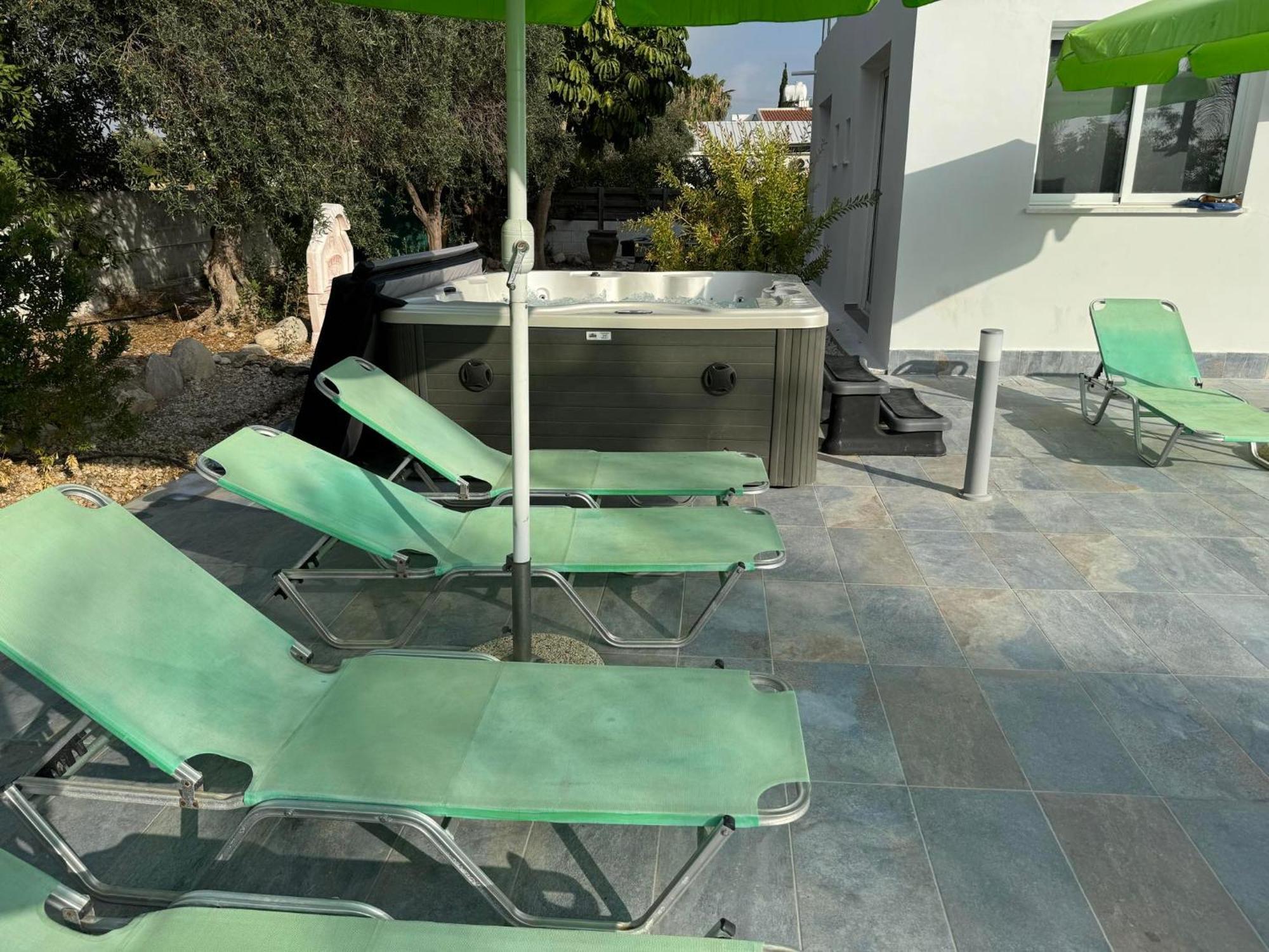 Villa Coralia Gardens 1Km From Coral Bay Beach Exterior foto
